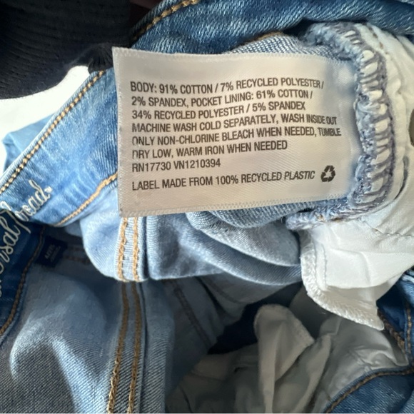 Universal Thread Light Blue Boyfriend Jeans - Picture 8 of 9